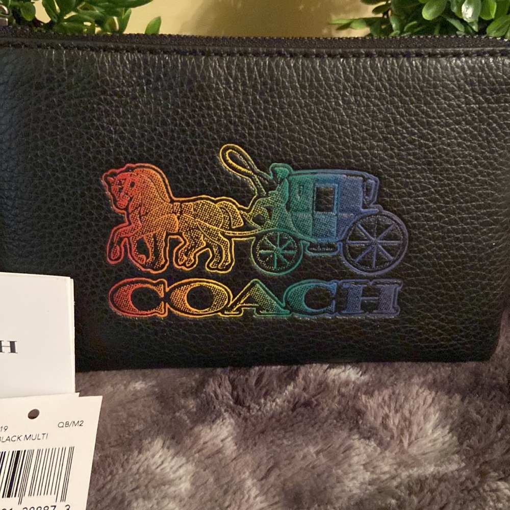 🌈Coach Wristlet Black Pebbled Leather Rainbow Letters Red Lining Care Guide